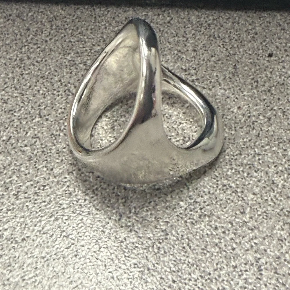 Sterling silver-plated ring with large central oval